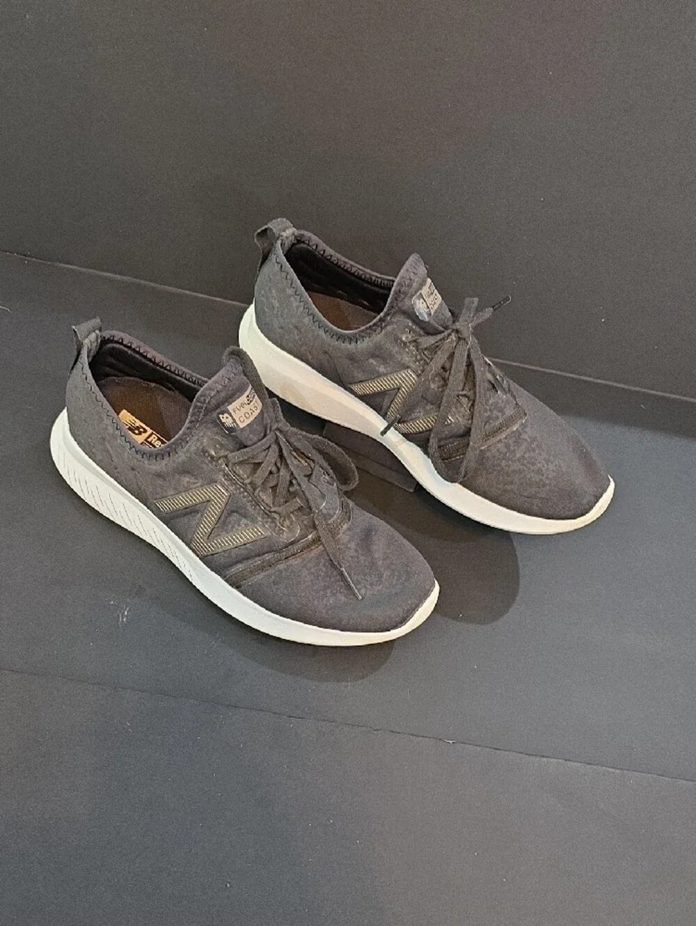 New Balance Fuelcore Coast Women's Charcoal Gray Lace-Up Sneakers Size 6